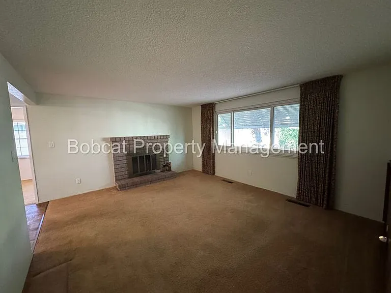 1316 Stanford Dr — Photo 10