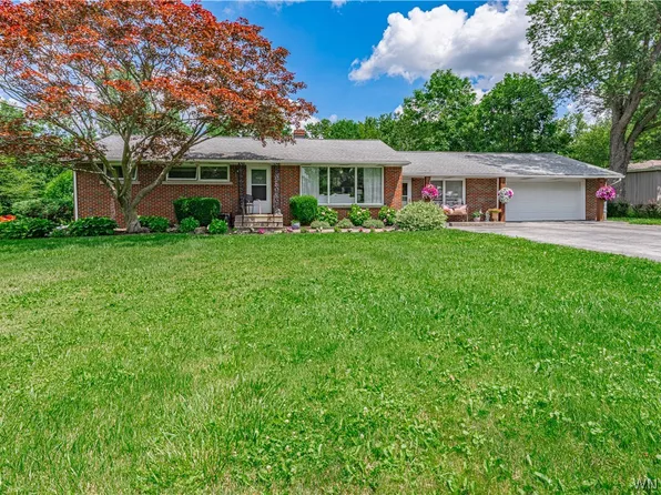 7174 Chestnut Ridge Rd, Lockport, NY 14094