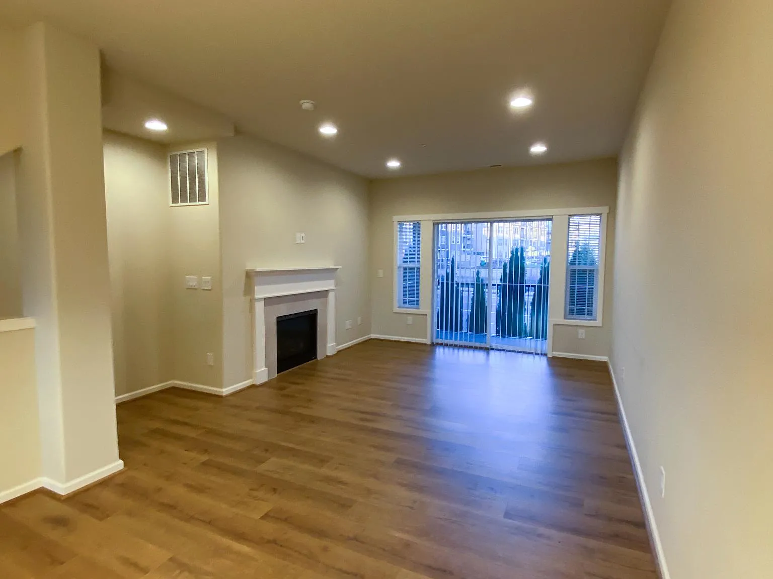 2 bed, 1178 sqft, $2,300 — Photo 1