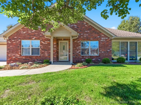 8464 Hunters Trace, Sellersburg, IN 47172