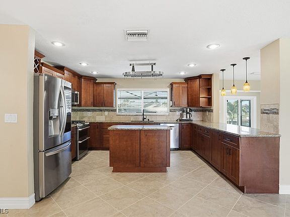 4th image of 3346 SE 10th Pl