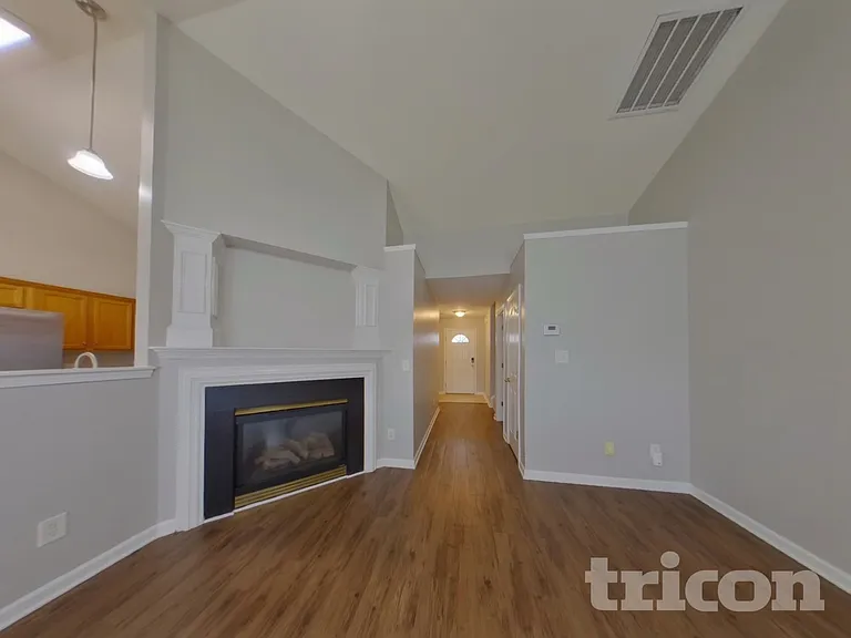 2104 Gold Nugget Dr — Photo 2