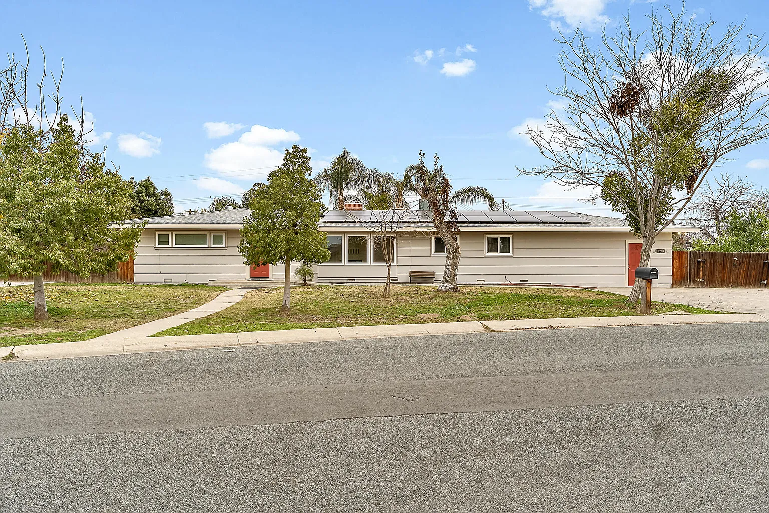 1264 W Slaughter Avenue photo 1