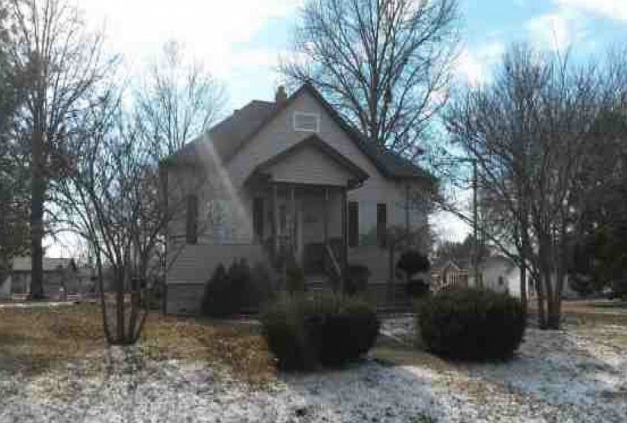 1st image of 700 E 2nd South St