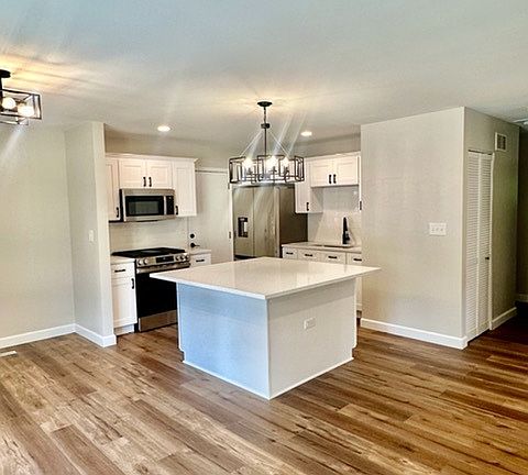 5th image of 730 Navajo Dr