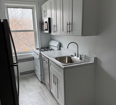 4th image of 280 Ocean Pkwy APT 4L