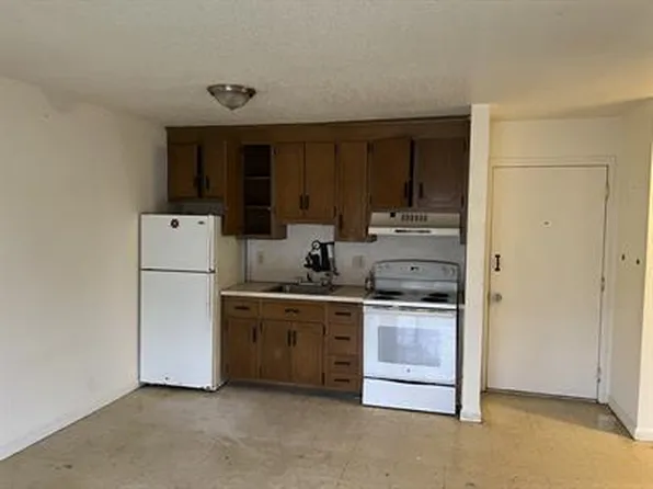 311R East St, Plainville, CT