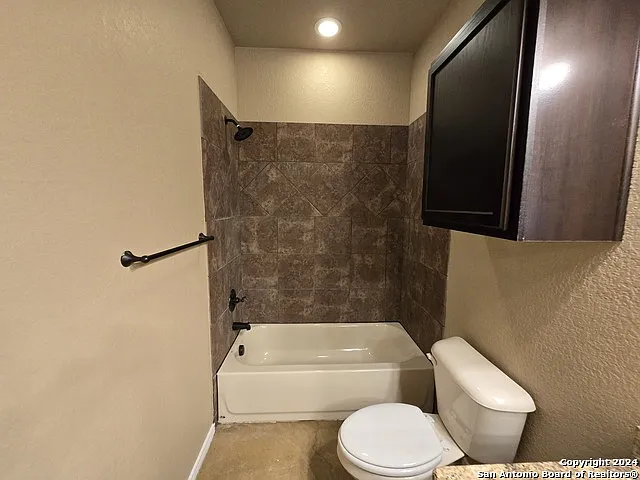 1084 Carolyn Cv — Photo 16