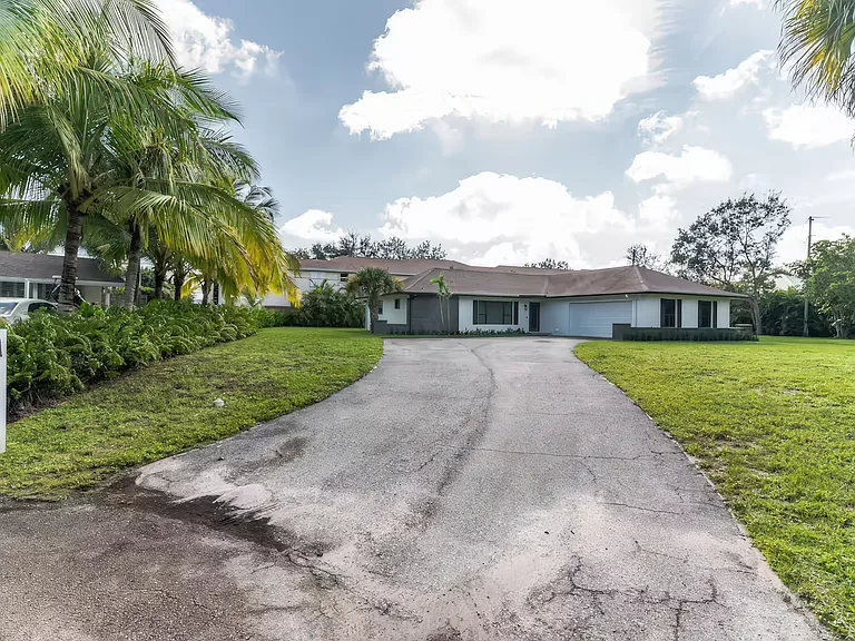 19218 W Indies Cir — Photo 17