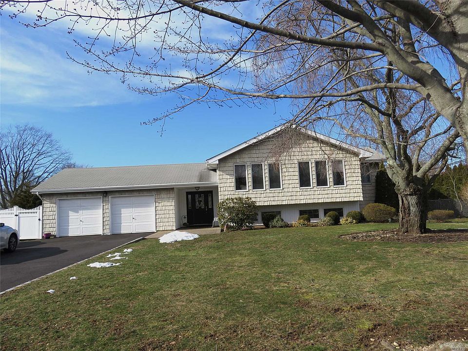 1st image of 4 Holly Dr