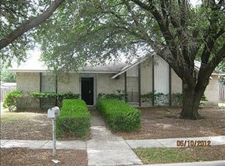 713 Pinehill Ln, Grand Prairie, TX 75052