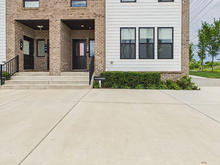 1900 Roseneath Rd #10B — Photo 23
