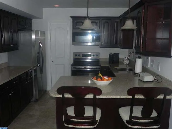 39 Hawthorne Ln photo 1