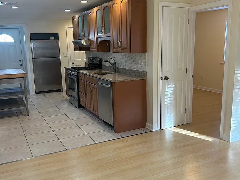 36 Hunting St #2 — Photo 8