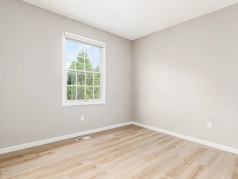 8446-1 Olenbrook Dr — Photo 27