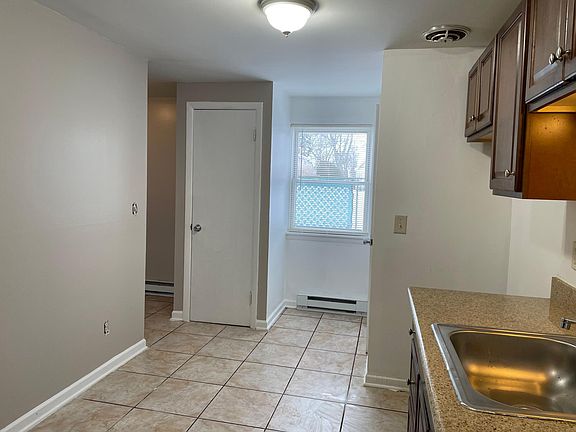 5th image of 5 Park Lane Ct #5