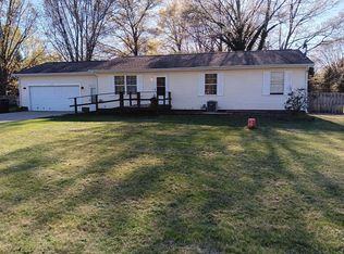 123 Darwin Dr, Muskegon, MI 49442