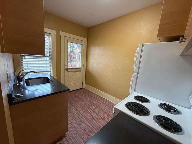 136 NW Florida Ave #1 — Photo 10