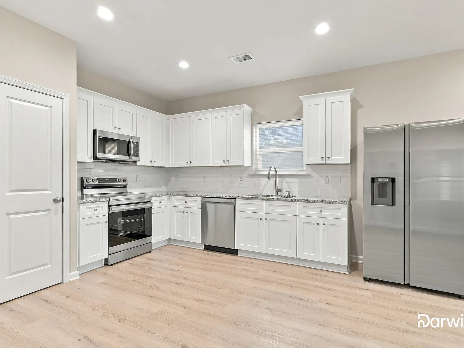 3 bed, 2.0 bath, 1190 sqft, $1,745 — Photo 3