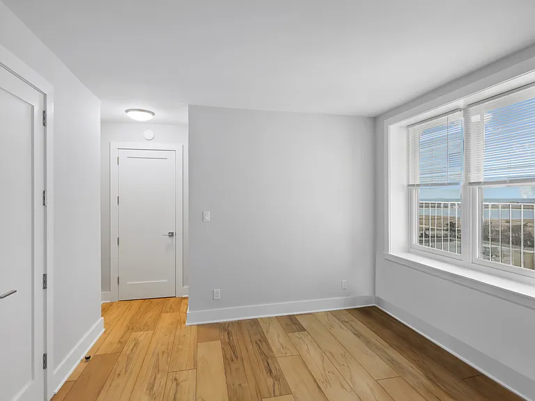 20-16 Seagirt Blvd #5B — Photo 3
