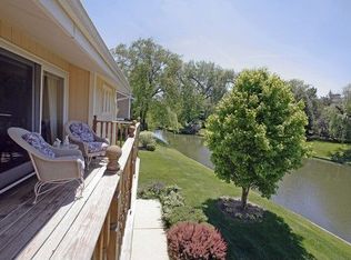 27 Briarwood S #27, Oak Brook, IL