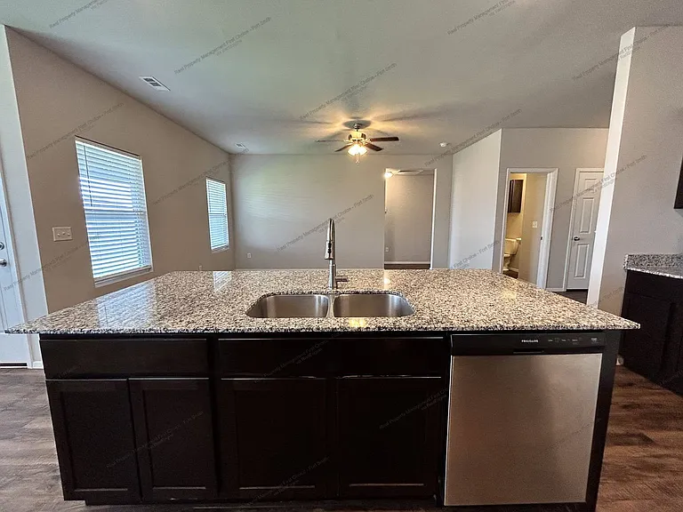 8015 Dogwood Dr — Photo 13