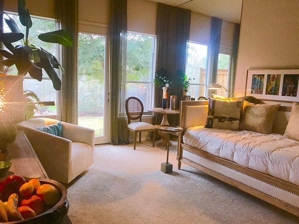 1st image of 575 Cullen Blvd