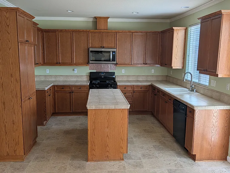 Jacquelyn Dr — Photo 3