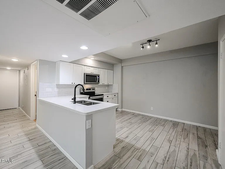 351 E Thomas Rd #D201 — Photo 17