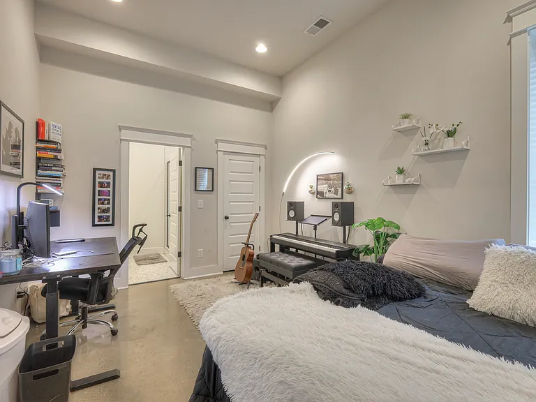 901 Curdwood Blvd — Photo 4