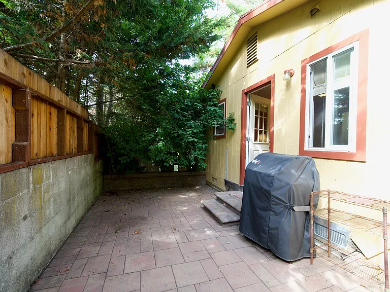 224 Winona Ave — Photo 9