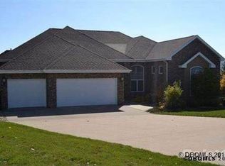 1124 Hunters Rdg, Dubuque, IA 52003