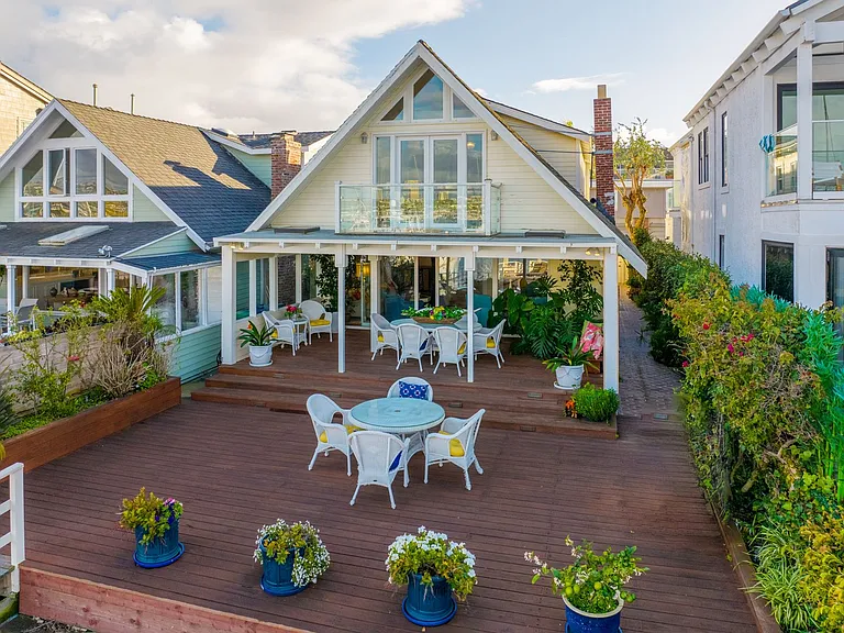 1128 E Balboa Blvd — Photo 4