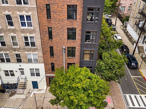 4th image of 532 Monroe St APT 3