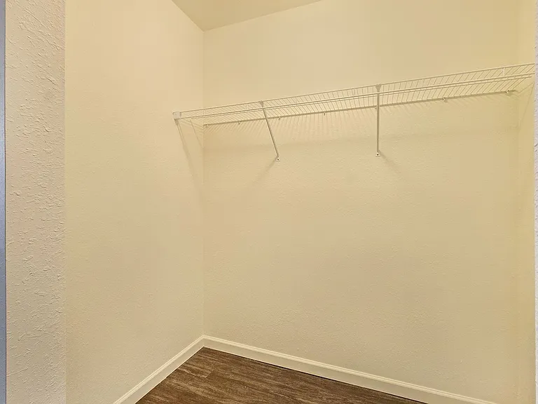 1847 Bluff Ridge Ct — Photo 3