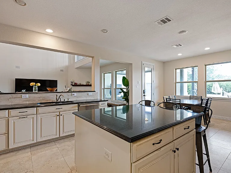 4627 Miramar Dr — Photo 13