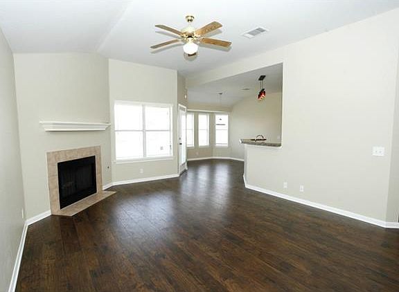 3rd image of 319 Willowbrook Dr