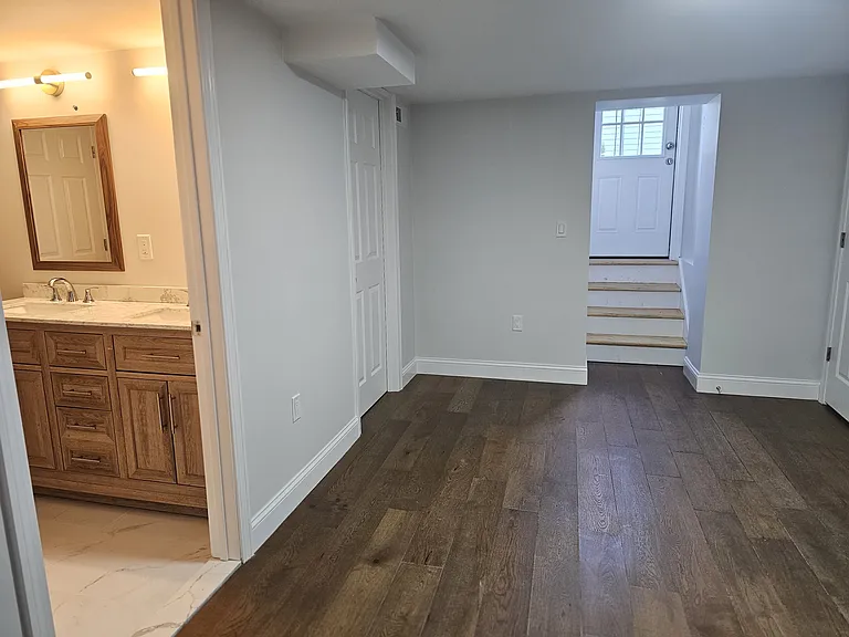 8 Sussex Ln — Photo 17