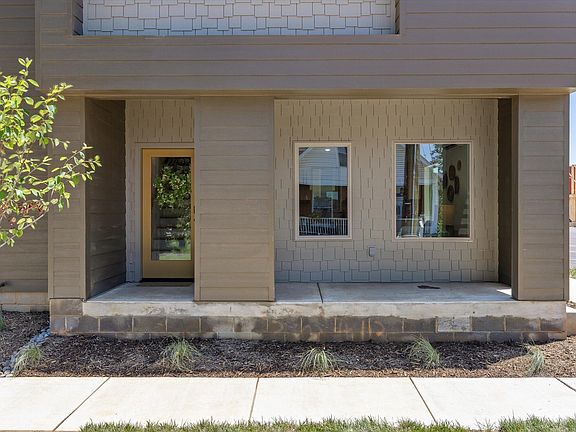 2nd image of 2702 Long St #105