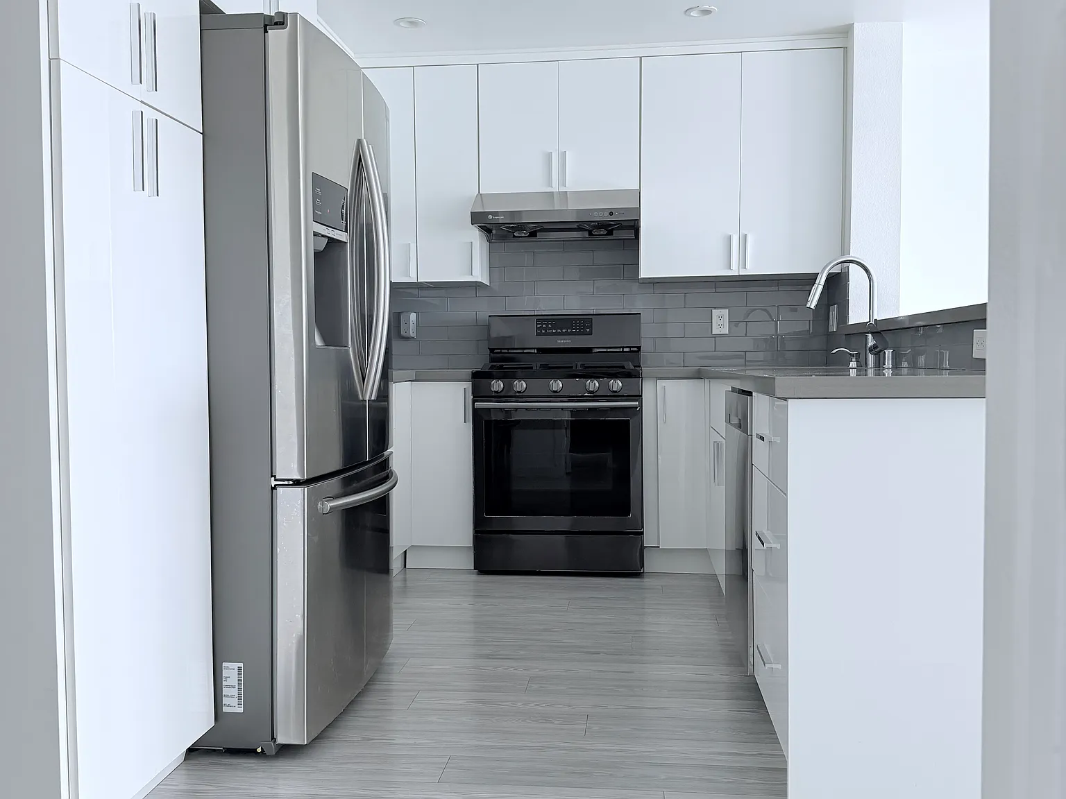 3 bed, 1200 sqft, $4,200 — Photo 2