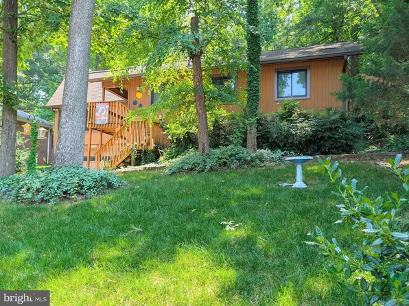 37 Lakeside Dr, Greenbelt, MD 20770