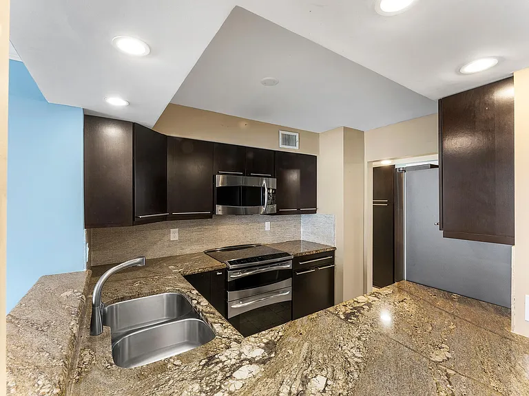 2200 Ocean Dr S #4D — Photo 8
