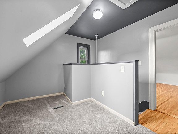 5th image of 727 Jefferson St NE