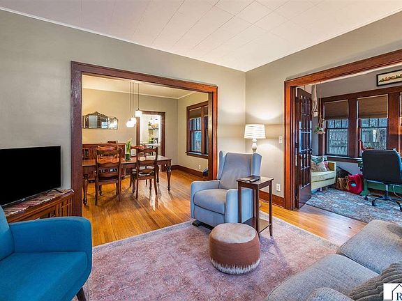 4th image of 114 E Elm St