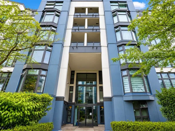 2468 Broadway E #603, Vancouver, BC V6K 2E7