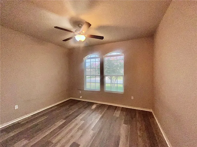 2113 Anacua St — Photo 19