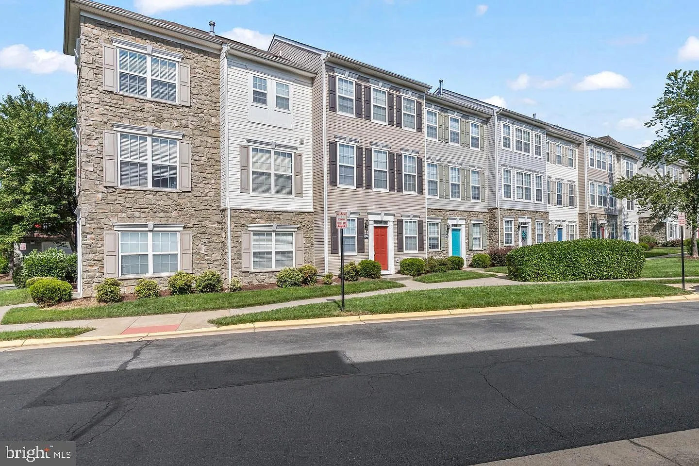 2 bed, 2.0 bath, 1216 sqft, $2,750 — Photo 2