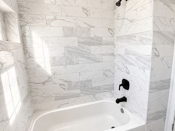 4th image of 5518 W Melrose St #2