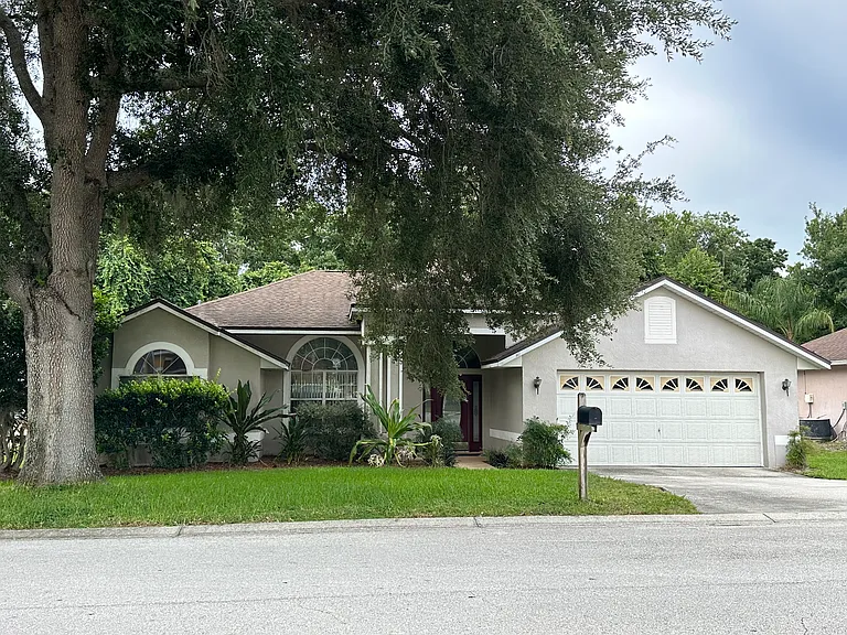906 Thousand Oaks Blvd — Photo 1