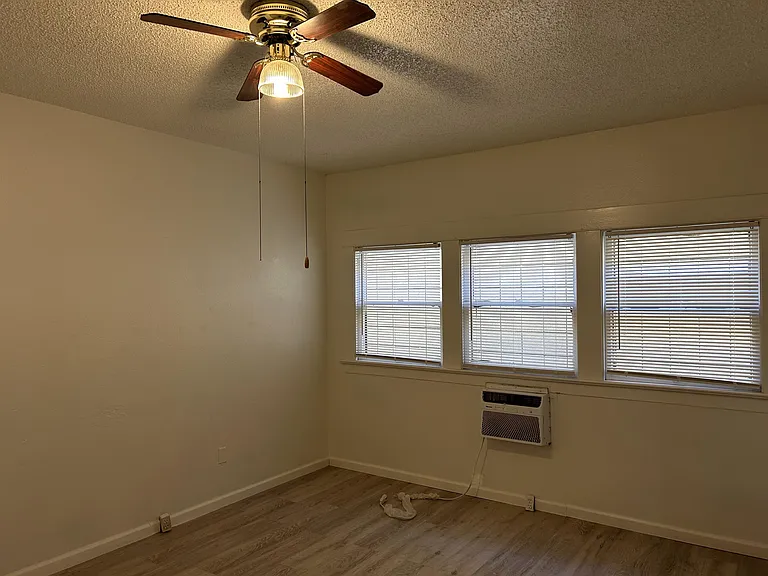 1218 L St #B — Photo 5